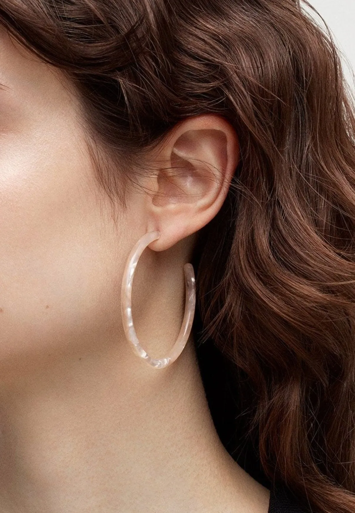 LARGE HOOPS PEACH SHELL